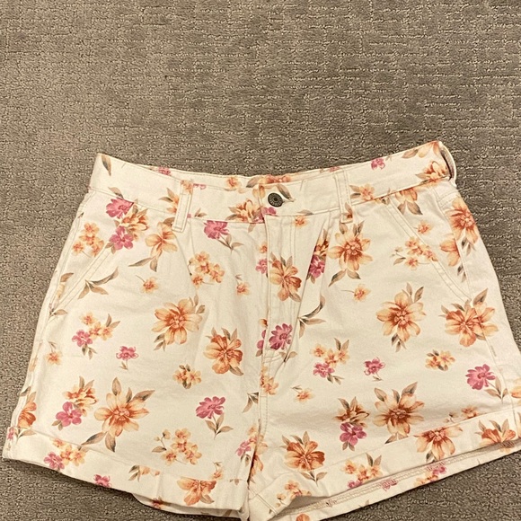 American eagle mom shorts size 8 - Picture 1 of 3